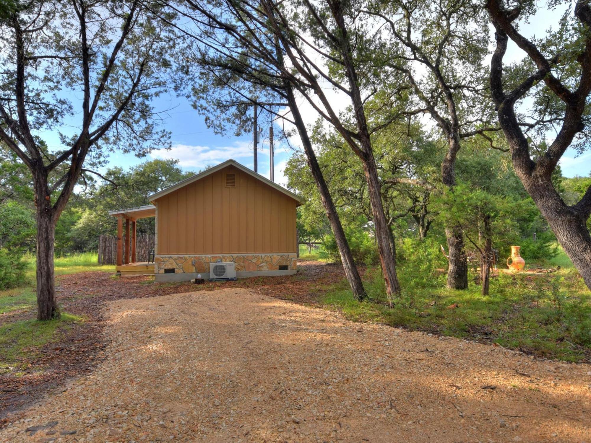 Cabins At Flite Acres - Coyote Cabin Wimberley Exterior photo
